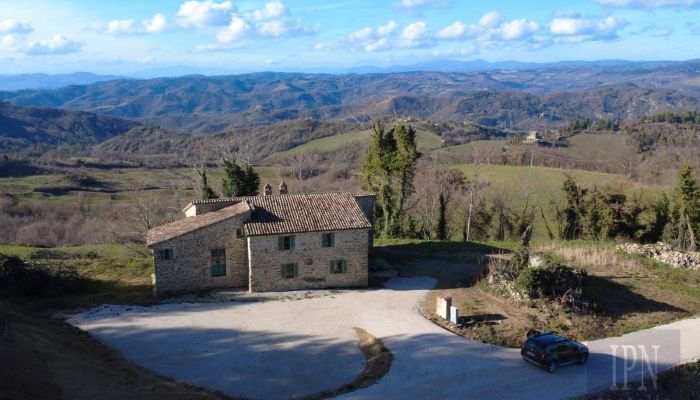 Gedeeltelijk gerenoveerd landhuis nabij Umbertide