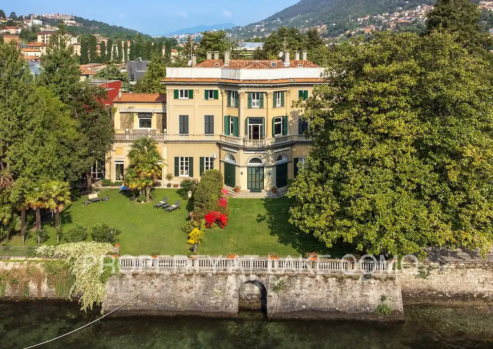 Photos Appartement dans la Villa Cantaluppi – situation directe au bord du lac entre Côme et Cernobbio