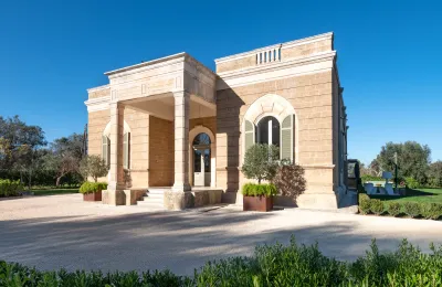 Historische panden, Historische villa te koop via private veiling met zwembad en onafhankelijk gastenverblijf in Mesagne
