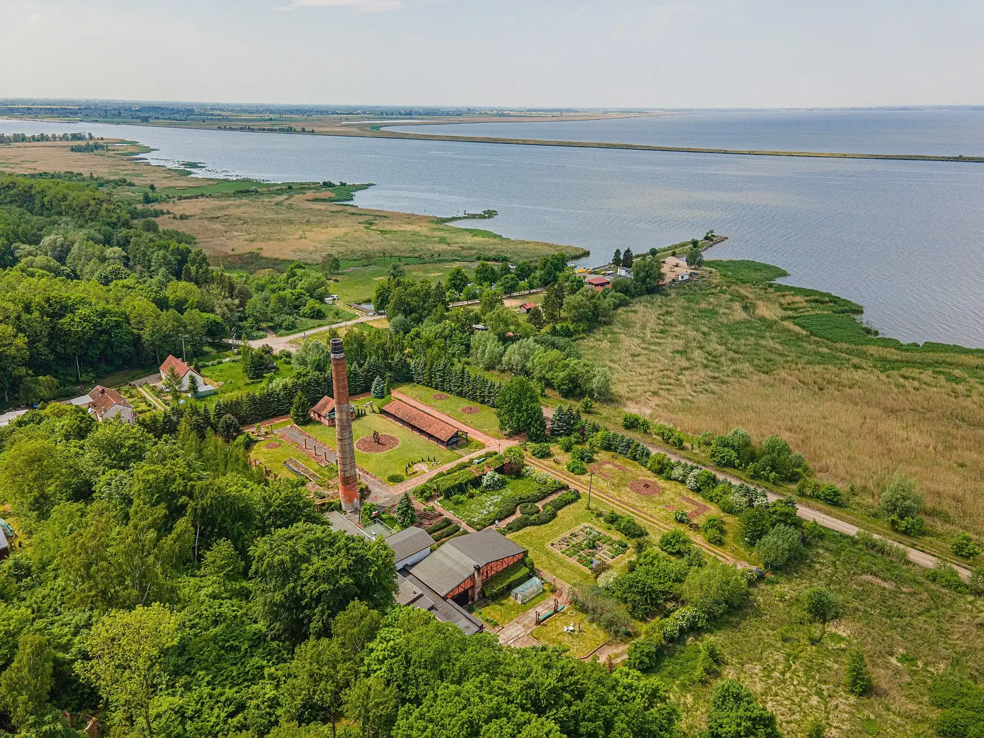 Images Herbestemming van een oude steenbakkerij tot natuurreservaat aan het Wislahaf