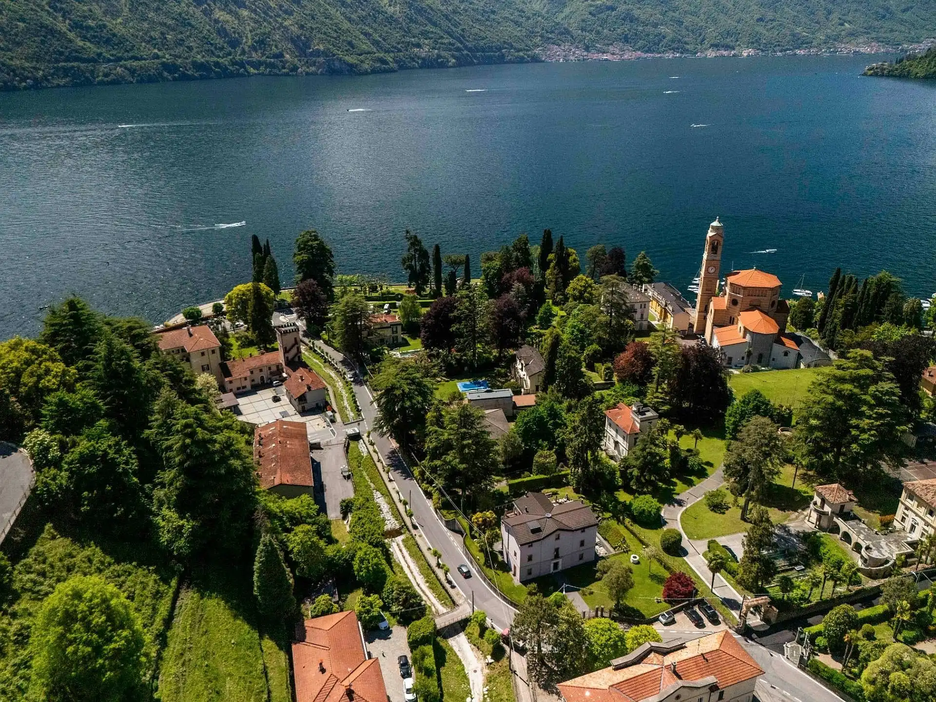 Photos Freistehende Villa in Tremezzo mit Garten, Spa und Geothermie-Wärmepumpe