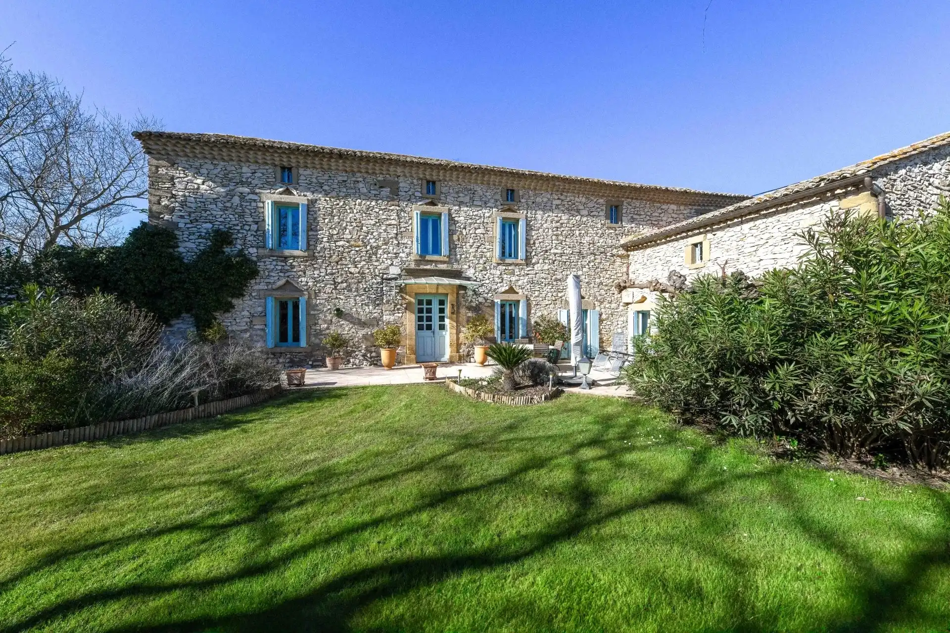 Images Mas-Anwesen bei Uzès mit Nebengebäuden, Park (6.600 m²) und Pool