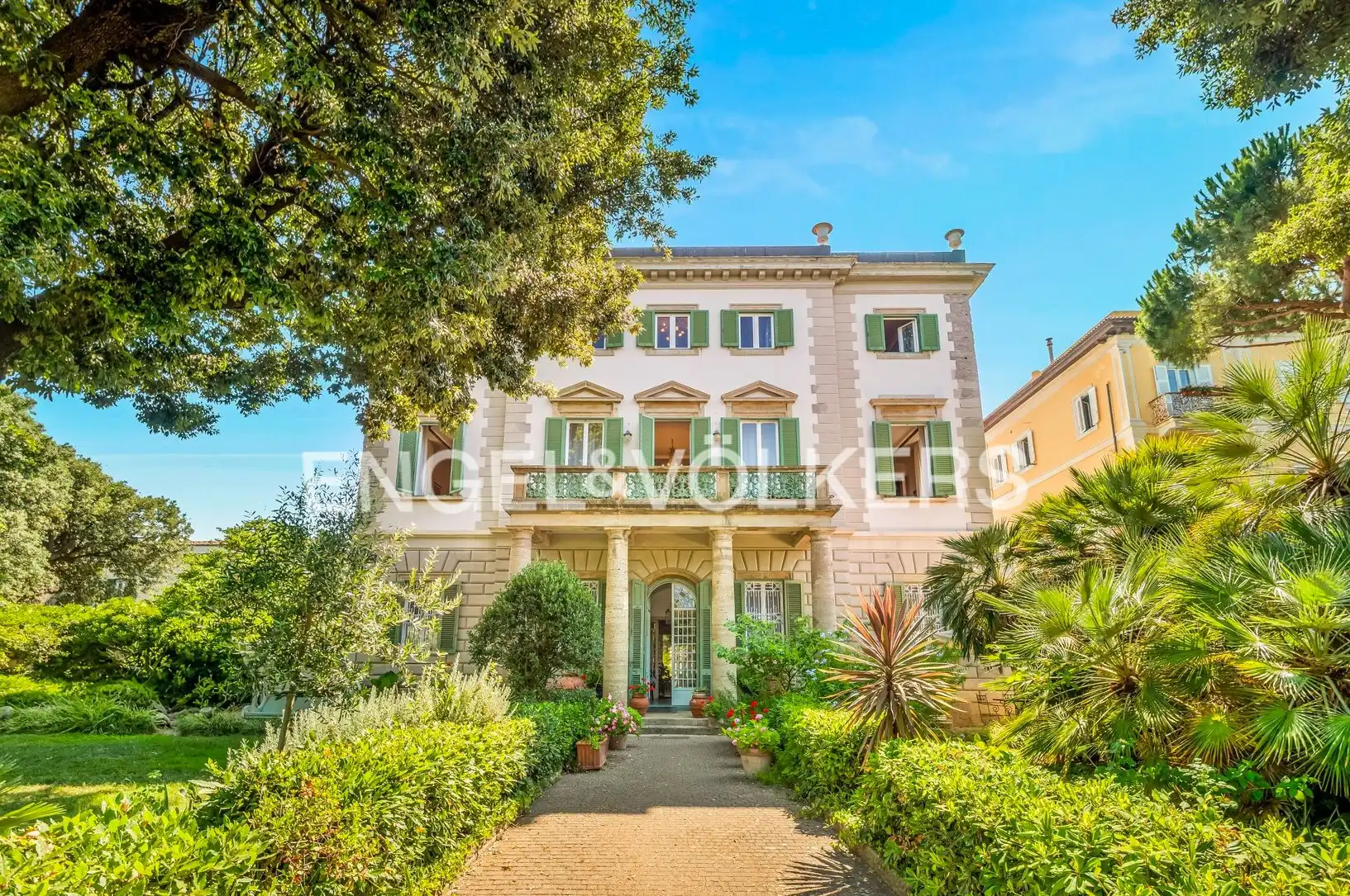 Photos Villa Tiberini: eleganza ottocentesca sul lungomare di Livorno