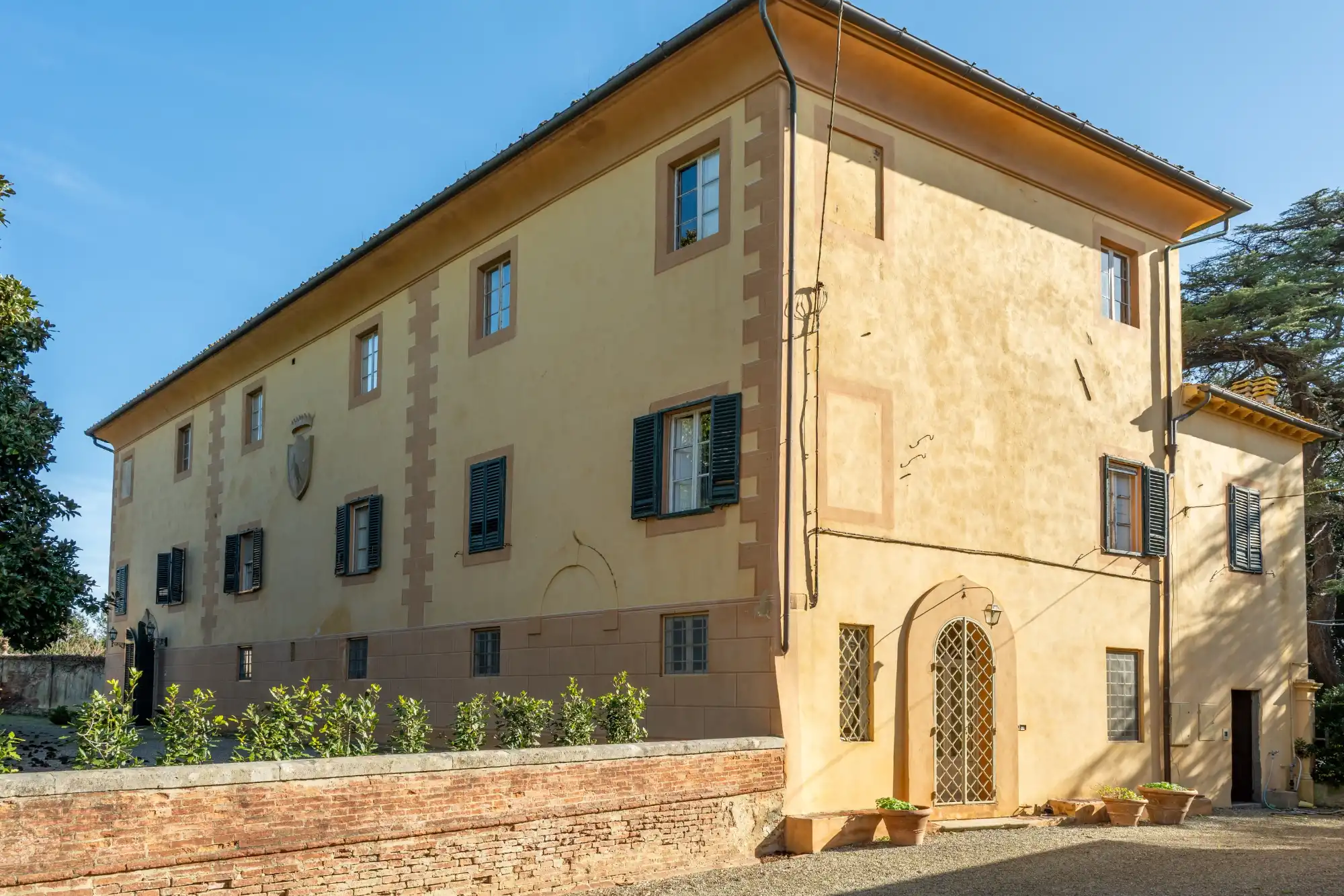 Images Villa Storica con Piscina e Cappella Affrescata – Prestigiosa Opportunità Hospitality in Toscana