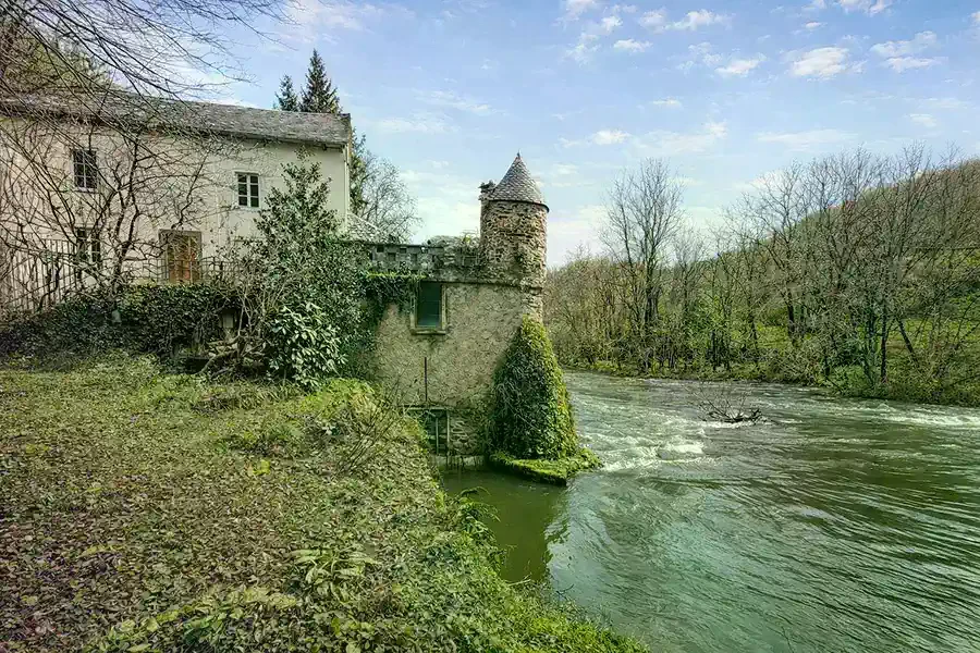 Biens historiques, Un moulin, une cascade, vingt ans