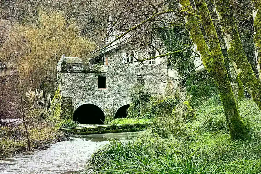 Biens historiques, Un moulin, une cascade, vingt ans