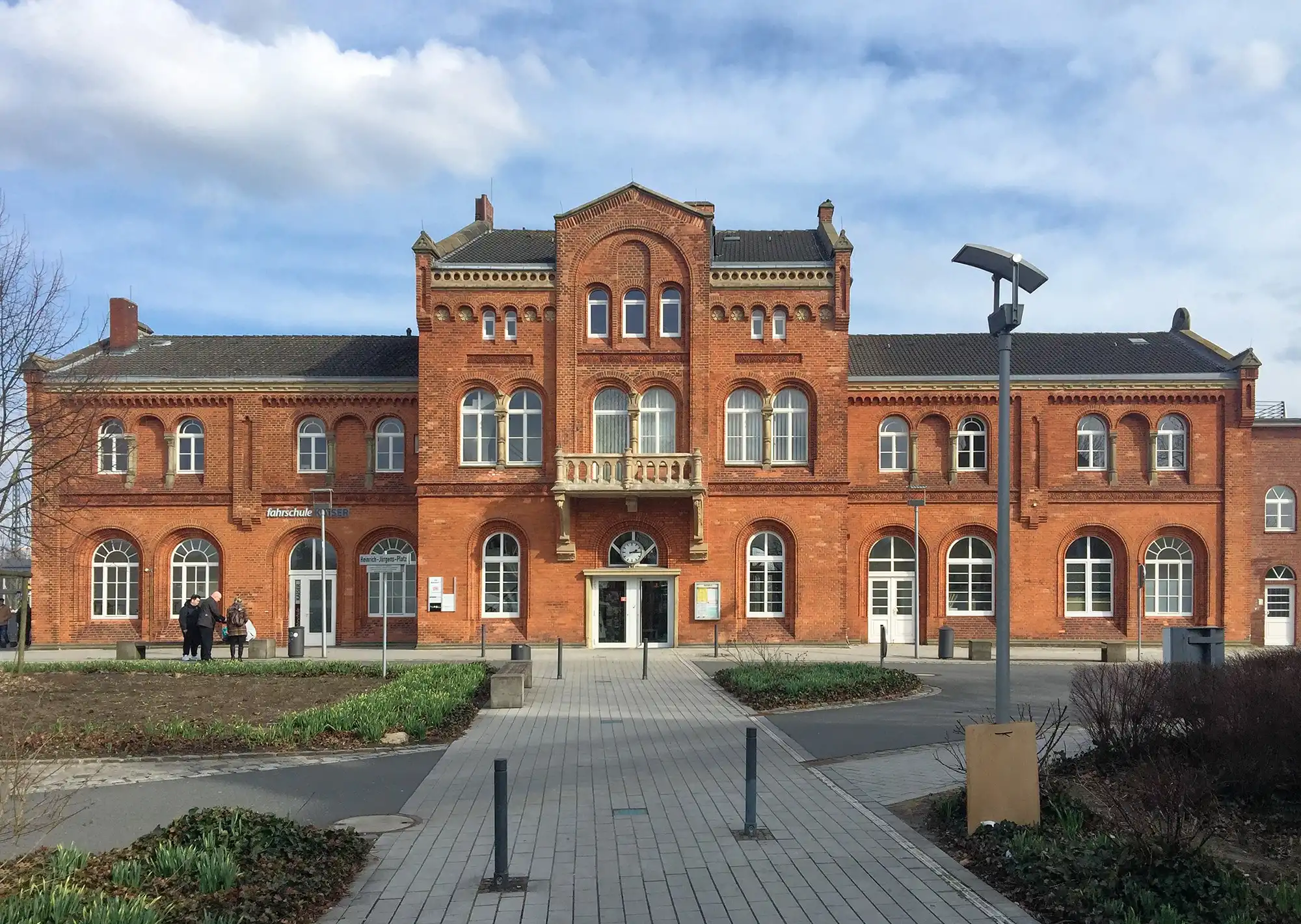 Photos Rendite trifft Zeitgeist: Historisches Juwel am Puls der Mobilität - ICE-Bahnhofsgebäude Diepholz