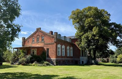 Landhuis te koop Brandenburg, Gutshaus links - Terasse