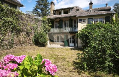 Historische panden, Villa in Bagnères-de-Luchon met grote tuin en uitzicht op de Pyreneeën