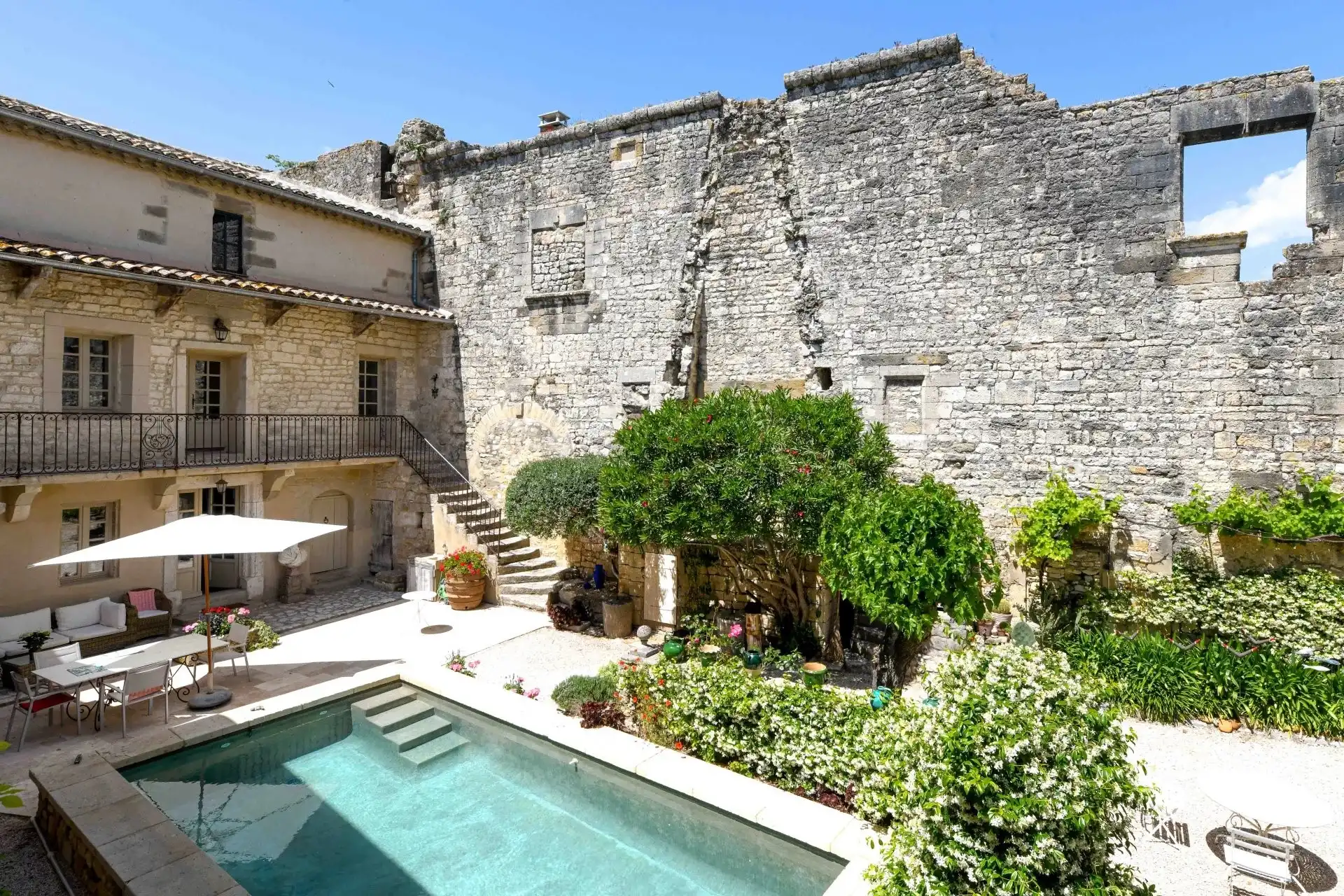Images Anwesen mit privatem Innenhof, Pool und mittelalterlichen Details bei Uzès