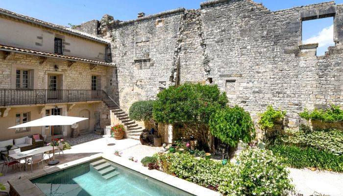 Schitterend gerestaureerd historisch landhuis met zwembad nabij Uzès