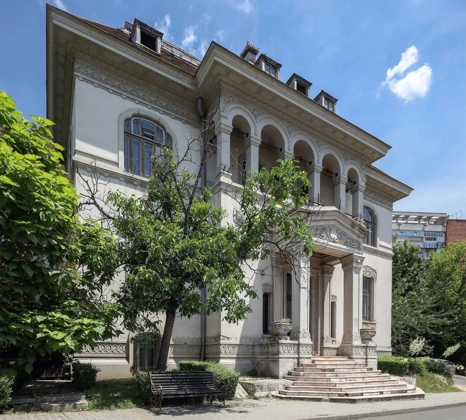 Images Casa Băileșteanu – Beschermd adellijk paleis te veilen, Craiova, Roemenië