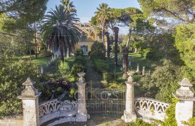 Propriétés, Villa historique à vendre dans les Pouilles avec jardin et oliveraie