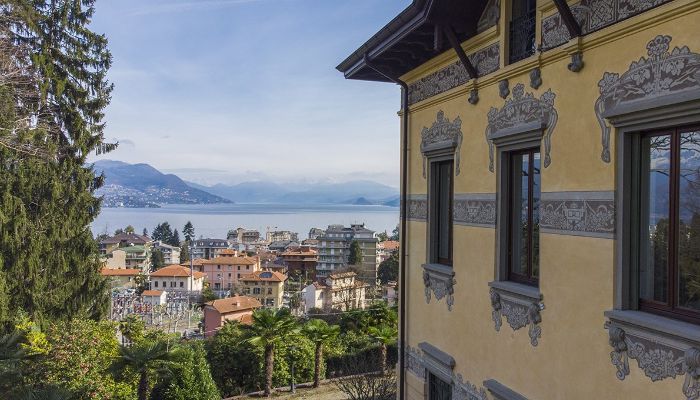 Historische villa te koop 28838 Stresa, Piemonte,  Italië