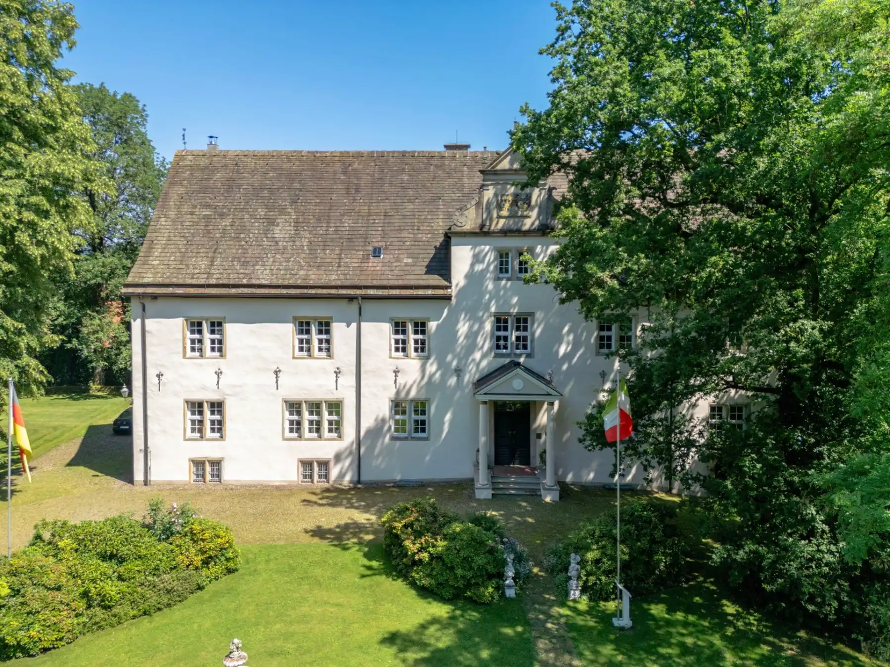 Images Kasteel met historisch park nabij Hannover, Bielefeld en Paderborn