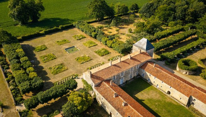 Historische villa Fontenay-le-Comte, Pays de la Loire