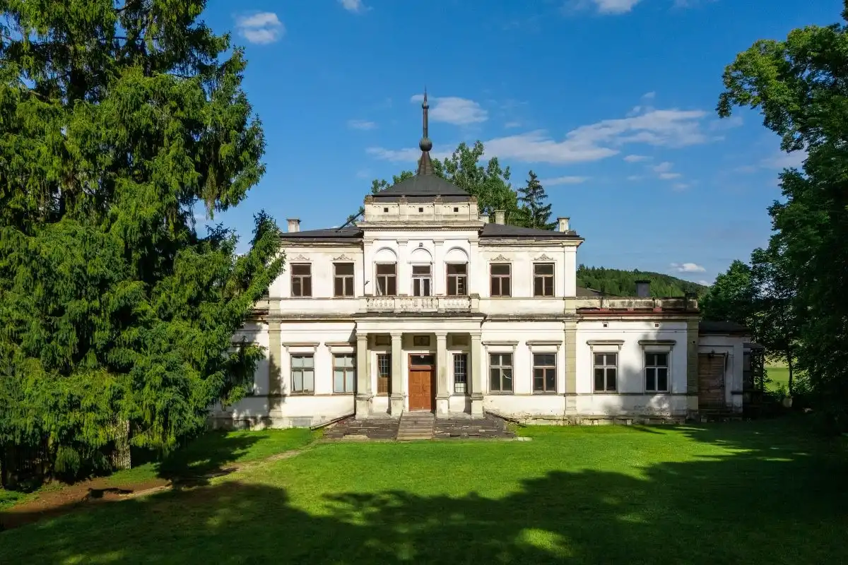 Photos Manoir néorenaissance avec parc arboré près de Cracovie