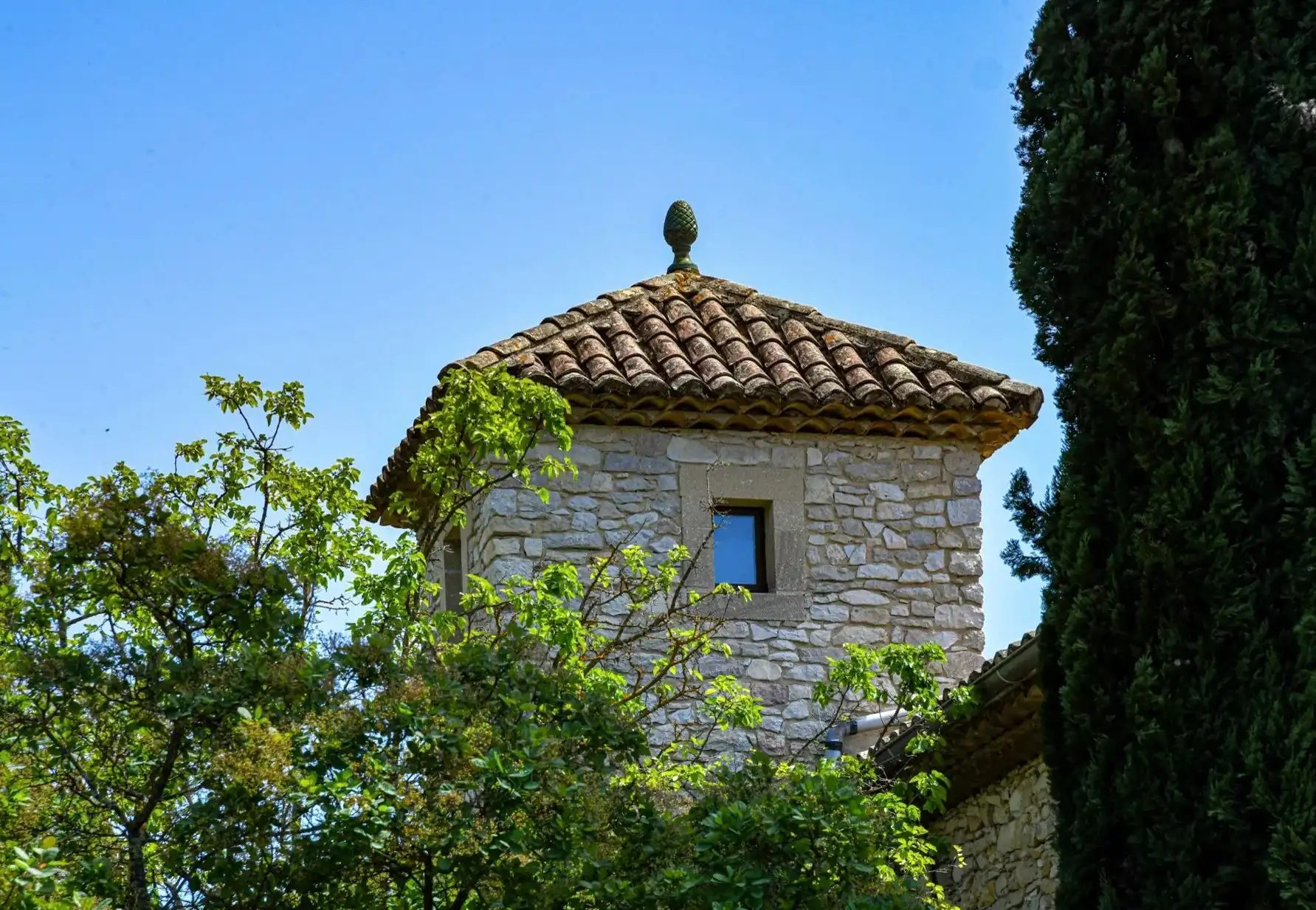 Photos Domaine restauré de 7,37 ha à 13 km d'Uzès