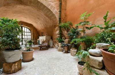 Propriété historique à vendre Uzès, Occitanie, Image 2/32