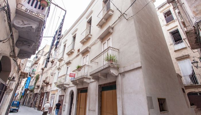 Palazzo in het historische centrum van Taranto