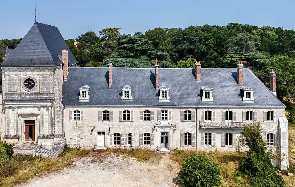 Images Abdijcomplex met 18e-eeuws kasteel en historische abdijkerk in de Vendômois