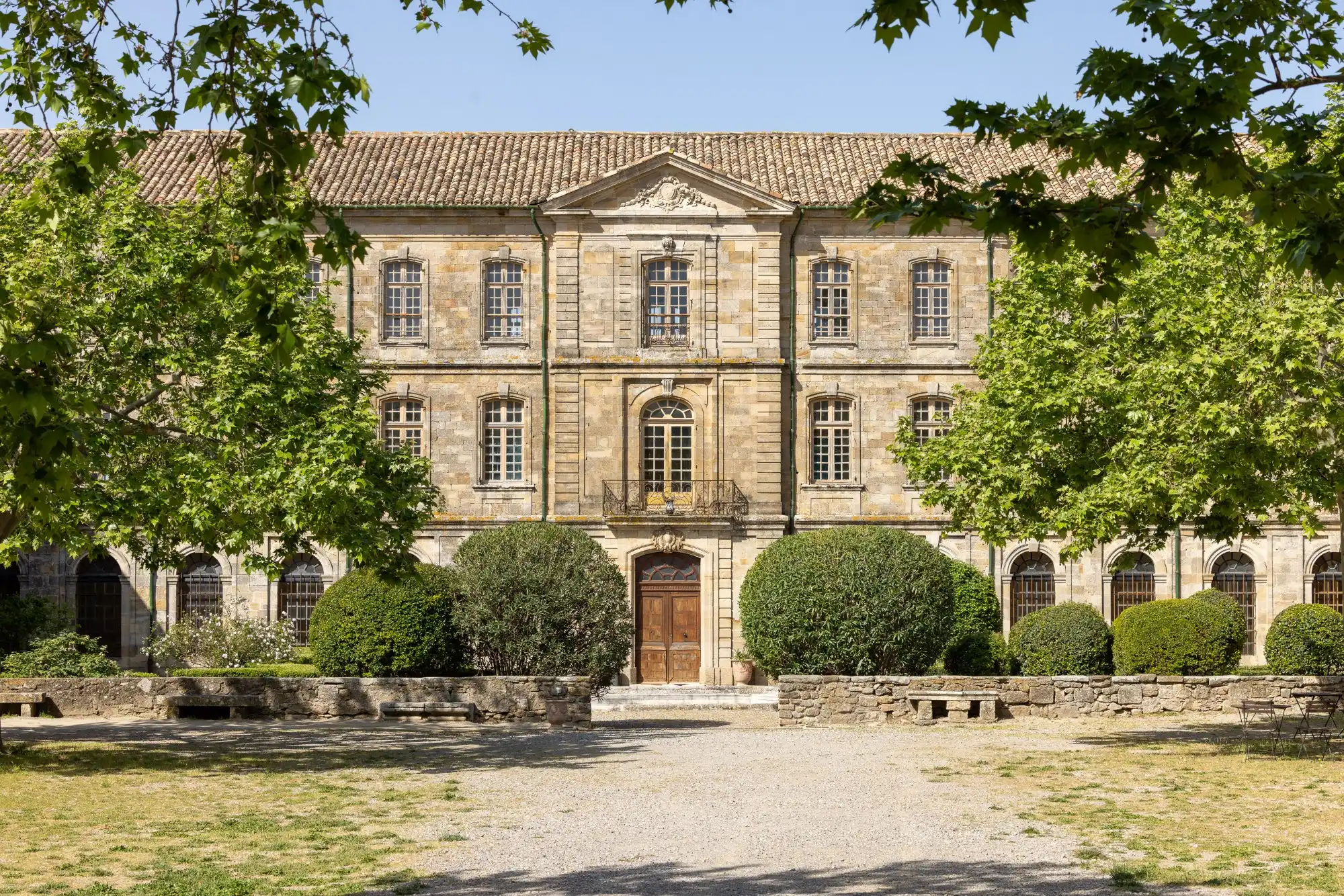 Photos Un prieuré royal sur un domaine de 41 hectares