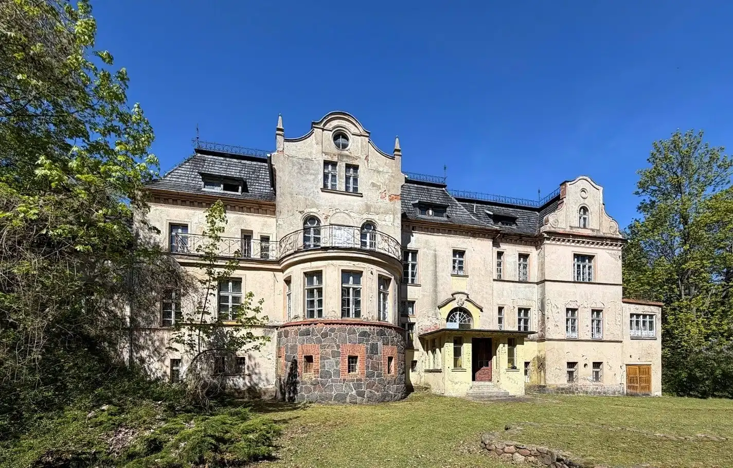 Images Landhuis en park in Bronów
