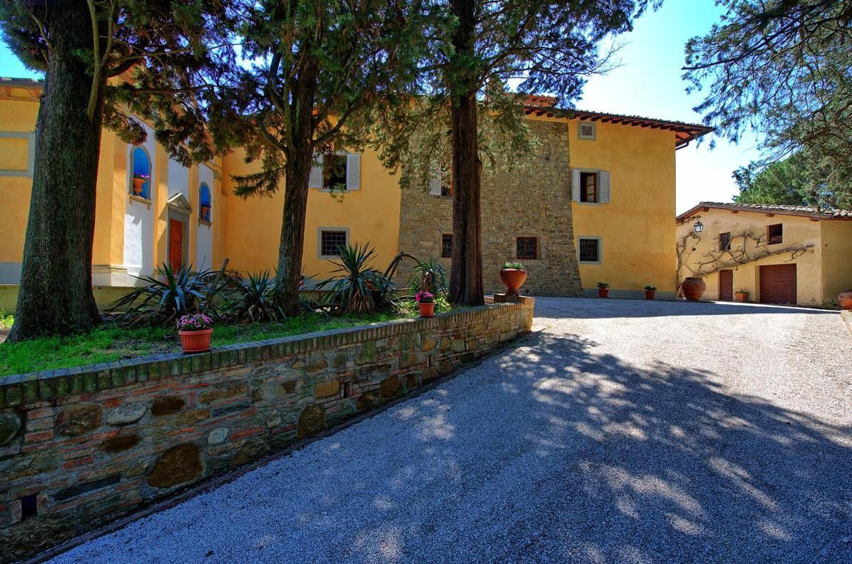 Photos Villa toscane rénovée avec chapelle en position panoramique