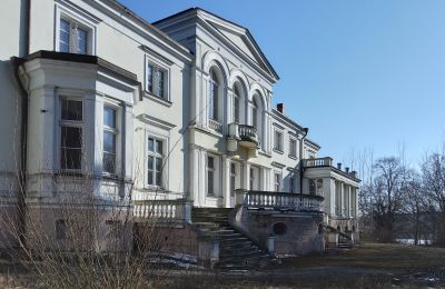 Kasteel te koop Lubstów, Pałac w Lubstowie, Groot-Polen, Zijaanzicht