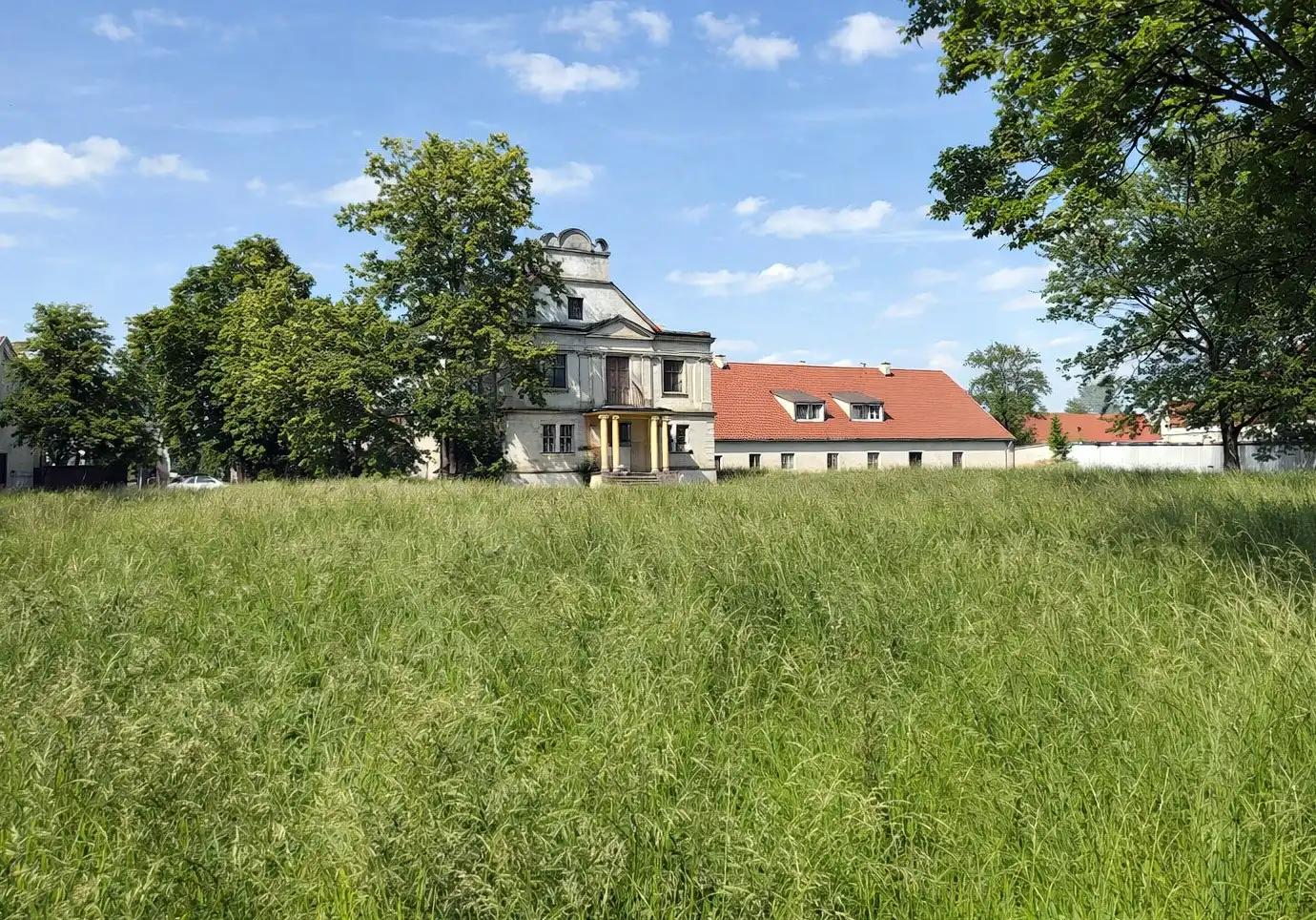 Photos Geschlossener Gutshof bei Leszno - Herrenhaus, Nebengebäude, Park und Teich