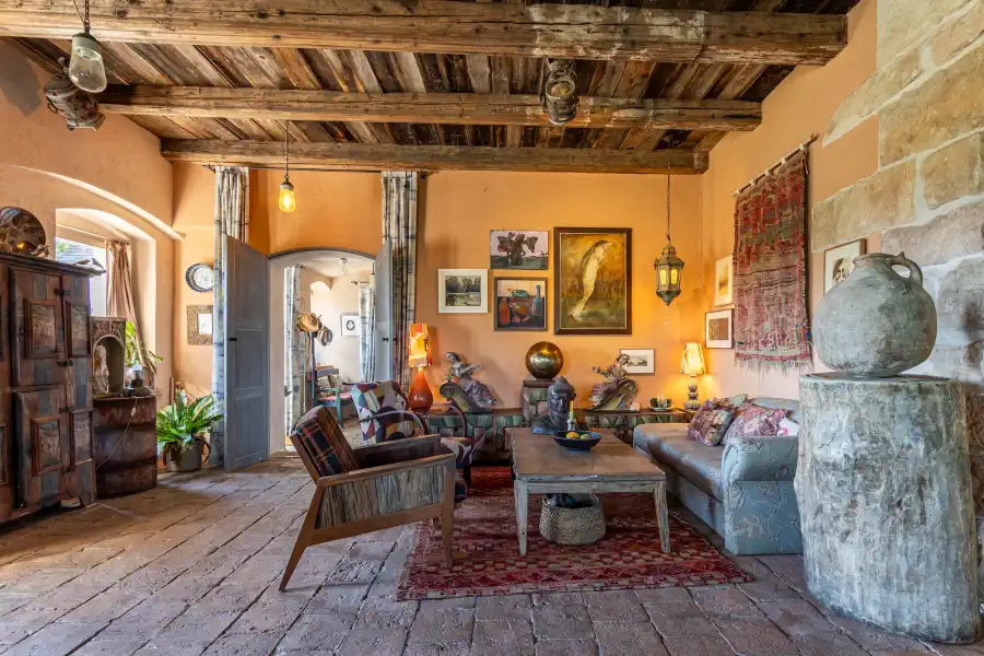 Décoration individuelle dans une maison de campagne historique