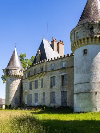 Château médiéval à restaurer aux portes du Berry