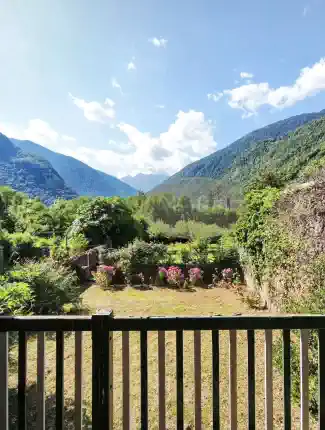 Maison bourgeoise à Bagnères-de-Luchon avec grand jardin et vue sur les Pyrénées