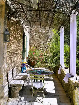 Mas de hameau avec vues sur la campagne, Uzès, Occitanie